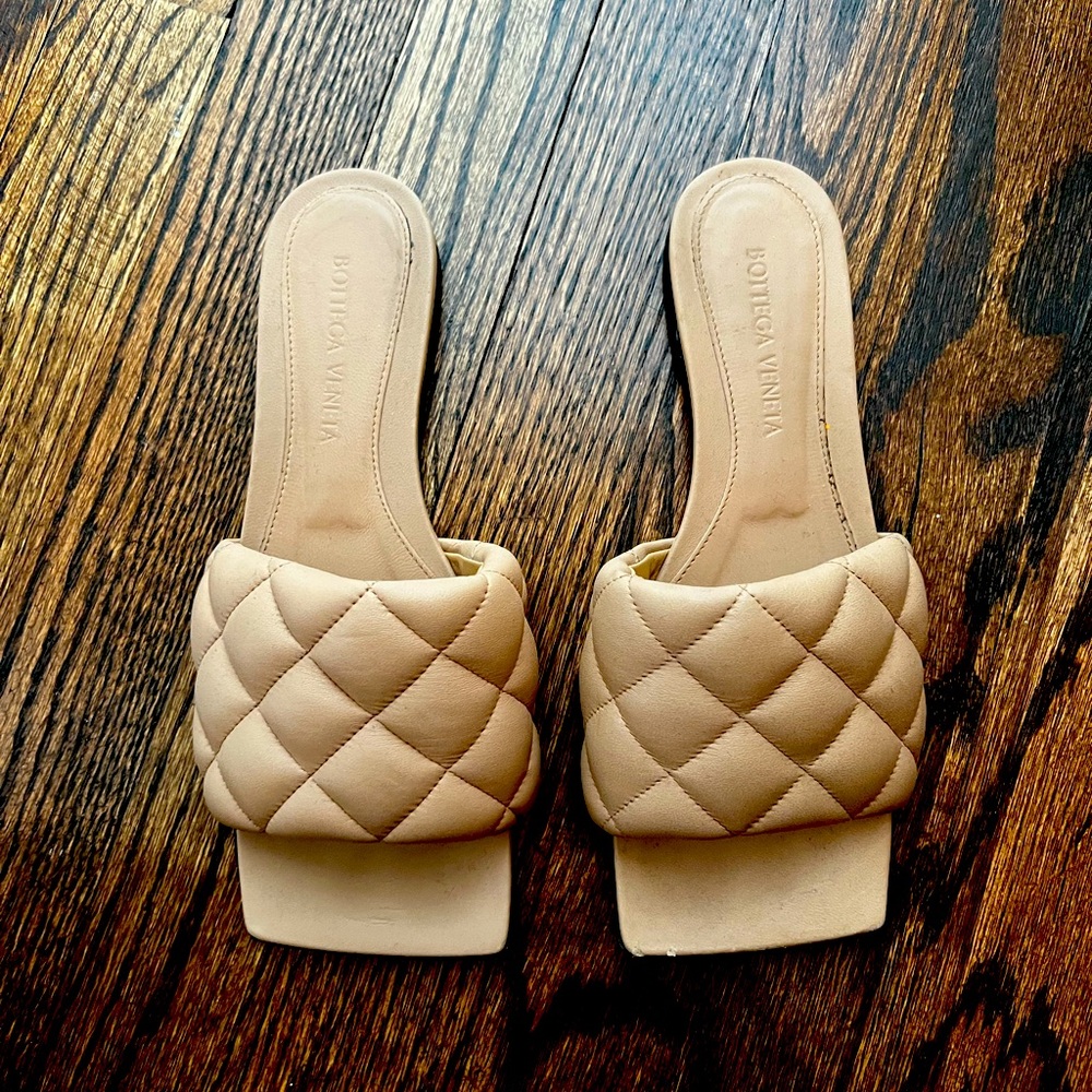 Bottega Veneta quilted slides - size 35